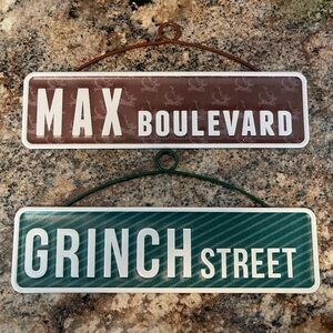 Grinch and Max Street Sign Decor